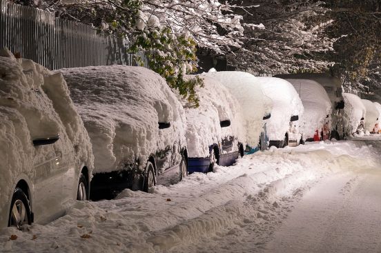 In inverno, le ruote sono sottoposte a prove estreme. Uno pneumatico multistagionale M+S è sufficiente in caso di “aggressione invernale”?