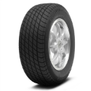 Primo piano del battistrada Pirelli P600 235/60 R15 98 W