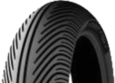 Primo piano del battistrada Michelin Power SuperMoto Rain 120/75 R16.5 Anteriore TL