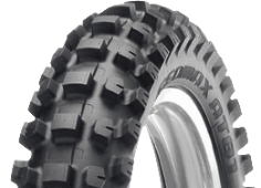 Primo piano del battistrada Dunlop Geomax AT81 110/100-18 64 M Posteriore TT NHS
