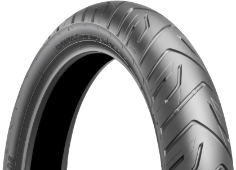 Primo piano del battistrada Bridgestone Battlax Adventure A41 110/80 R18 58 H Anteriore TL