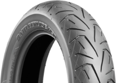 Primo piano del battistrada Bridgestone Battlecruise H50 140/90 B16 77 H Posteriore TL