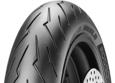 Primo piano del battistrada Pirelli Diablo Rosso Scooter 160/60 R15 67 H Posteriore TL M/C