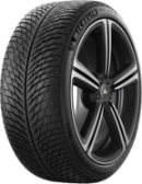 Primo piano del battistrada Michelin Pilot Alpin 5 245/40 R20 99 W XL