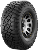 Primo piano del battistrada BFGoodrich Mud Terrain T/A KM3 305/70 R16 118 Q POR