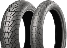 Primo piano del battistrada Bridgestone Battlax Adventurecross Scrambler AX41S 120/70 R19 60 H Anteriore TL