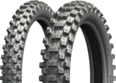 Primo piano del battistrada Michelin Tracker 140/80-18 70 R Posteriore TT