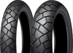 Primo piano del battistrada Dunlop Trailmax Mixtour 150/70 R17 69 V Posteriore TL