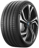 Primo piano del battistrada Michelin Pilot Sport EV 275/40 R21 107 W XL, MO1, Acoustic