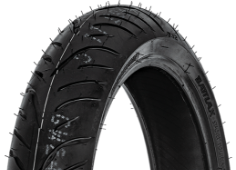 Primo piano del battistrada Bridgestone Battlax Sport Touring T32 140/70 R18 67 V Posteriore TL