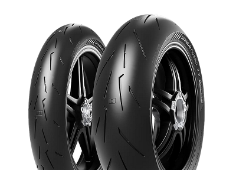 Primo piano del battistrada Pirelli Diablo Rosso IV Corsa 180/55ZR17 (73 W) Posteriore TL