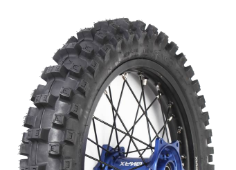 Primo piano del battistrada Deli Tire Maxi Grip SG1-R SB-156 80/100-12 50 M Posteriore TT NHS