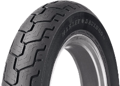 Primo piano del battistrada Dunlop D402 MU85 B16 77 H Posteriore TL