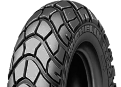 Primo piano del battistrada Michelin REGGAE 130/90-10 61 J Anteriore/Posteriore TL