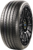 Primo piano del battistrada Comforser Purespeed 245/45 R17 95 Y