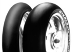 Primo piano del battistrada Pirelli Diablo Superbike 200/60 R17 Posteriore TL NHS SC1 Medium