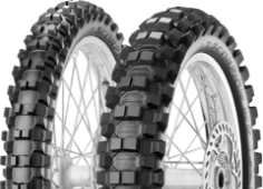 Primo piano del battistrada Pirelli Scorpion MX Extra X 120/90-19 66 M Posteriore TT NHS