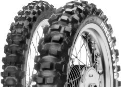 Primo piano del battistrada Pirelli Scorpion XC Mid Hard 120/100-18 68 M Posteriore TT M/C MST