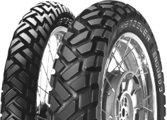 Primo piano del battistrada Metzeler Enduro 3 Sahara 120/80-18 62 S Posteriore TT DP
