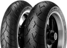 Primo piano del battistrada Metzeler FeelFree Wintec 160/60 R15 67 H Posteriore TL M/C M+S