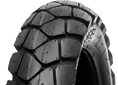Primo piano del battistrada Metzeler Tourance 130/80 R17 65 S Posteriore TL M/C