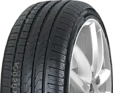 Primo piano del battistrada Pirelli P7 Cinturato (P7C1)