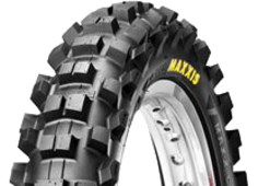Primo piano del battistrada Maxxis M7312 Maxxcross SI 80/100-12 41 M Posteriore TT NHS