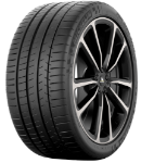 Primo piano del battistrada Michelin Pilot Super Sport 305/35 R22 110 Y XL, ZR