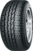 Primo piano del battistrada Yokohama HF type-D A008S 165/70 R10 72 H