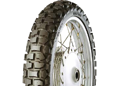 Primo piano del battistrada Maxxis M6034 110/80-18 58 P Posteriore TT NHS